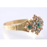 AN ANTIQUE 18CT GOLD DIAMOND & EMERALD CLUSTER RING
