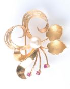 AN 18CT GOLD RUBY & PEARL BROOCH