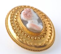 VICTORIAN 19TH CENTURY GOLD AND HARDSTONE CAMEO BROOCH