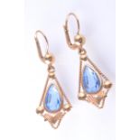 A PAIR OF 14CT GOLD DROP EARRINGS