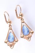 A PAIR OF 14CT GOLD DROP EARRINGS