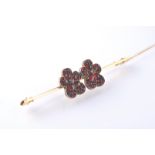 LATE 19TH VICTORIAN 15CT GOLD BAR BROOCH WITH GARNETS