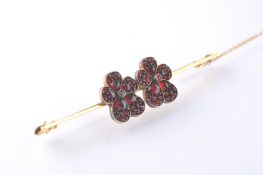 LATE 19TH VICTORIAN 15CT GOLD BAR BROOCH WITH GARNETS