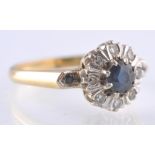 A HALLMARKED 18CT GOLD SAPPHIRE & DIAMOND CLUSTER RING