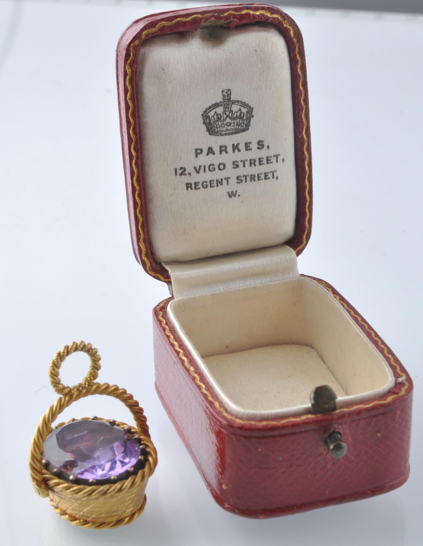 19TH CENTURY GOLD AMETHYST FOB HAIR LOCKET IN FORM OF BASKET - Image 3 of 5