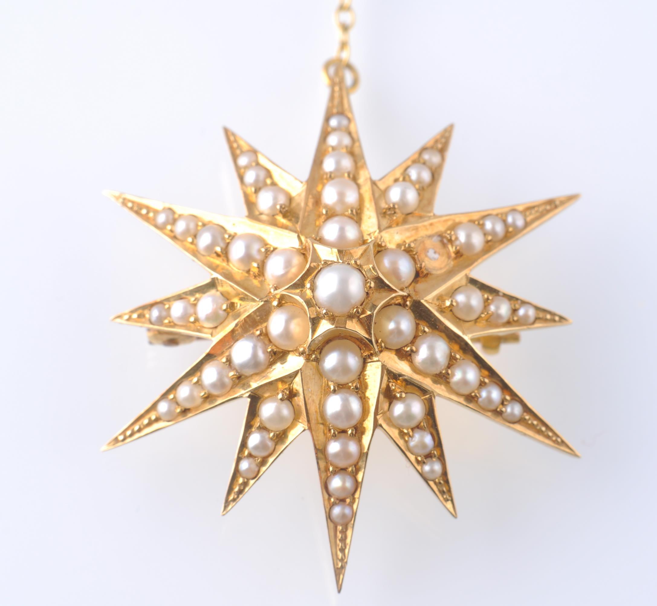 A 20TH CENTURY 18CT GOLD AND HALF PEARL PENDANT BROOCH PIN - Image 2 of 7