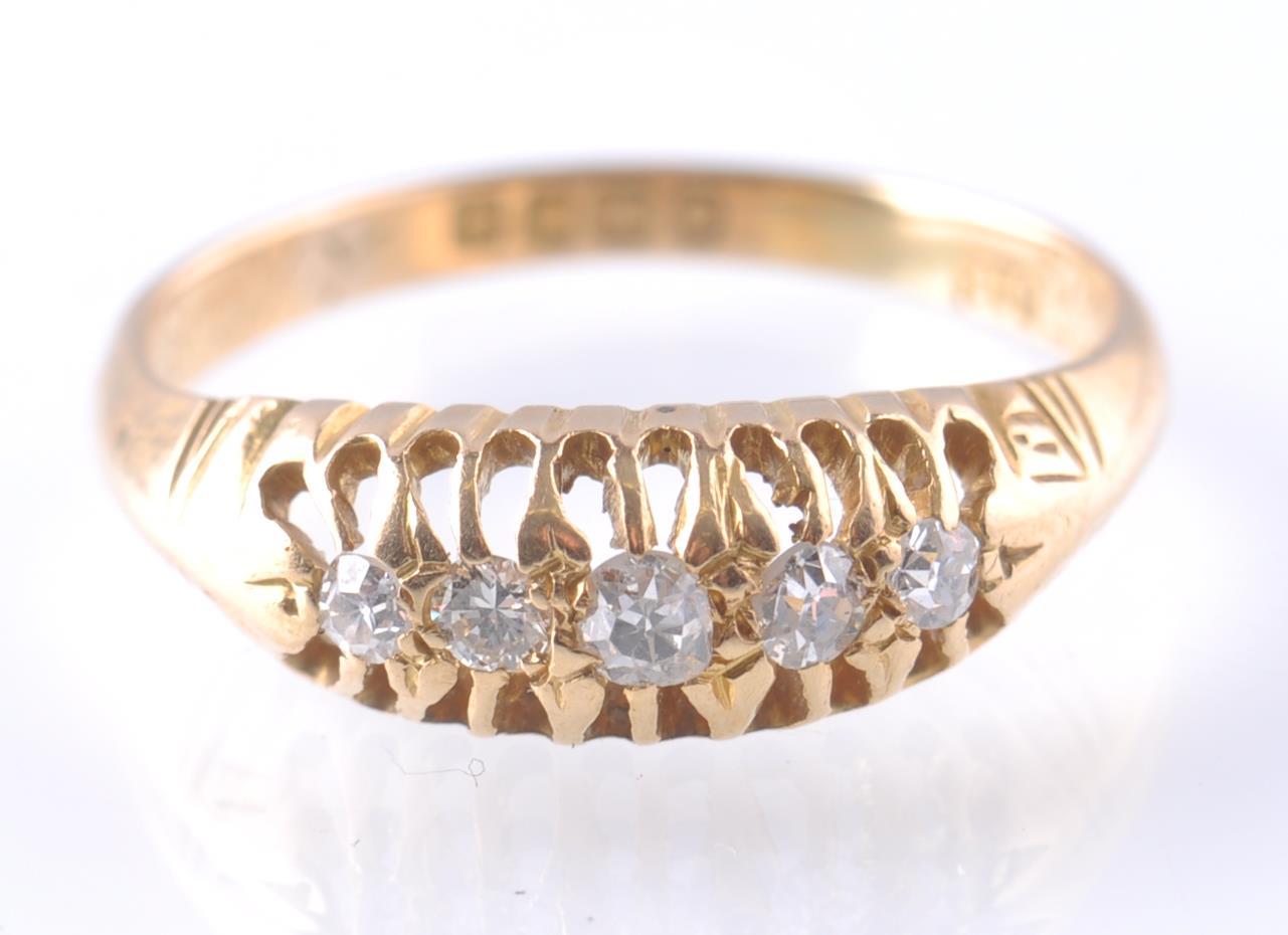 AN HALLMARKED 18CT GOLD AND DIAMOND 5 STONE RING - Image 2 of 5
