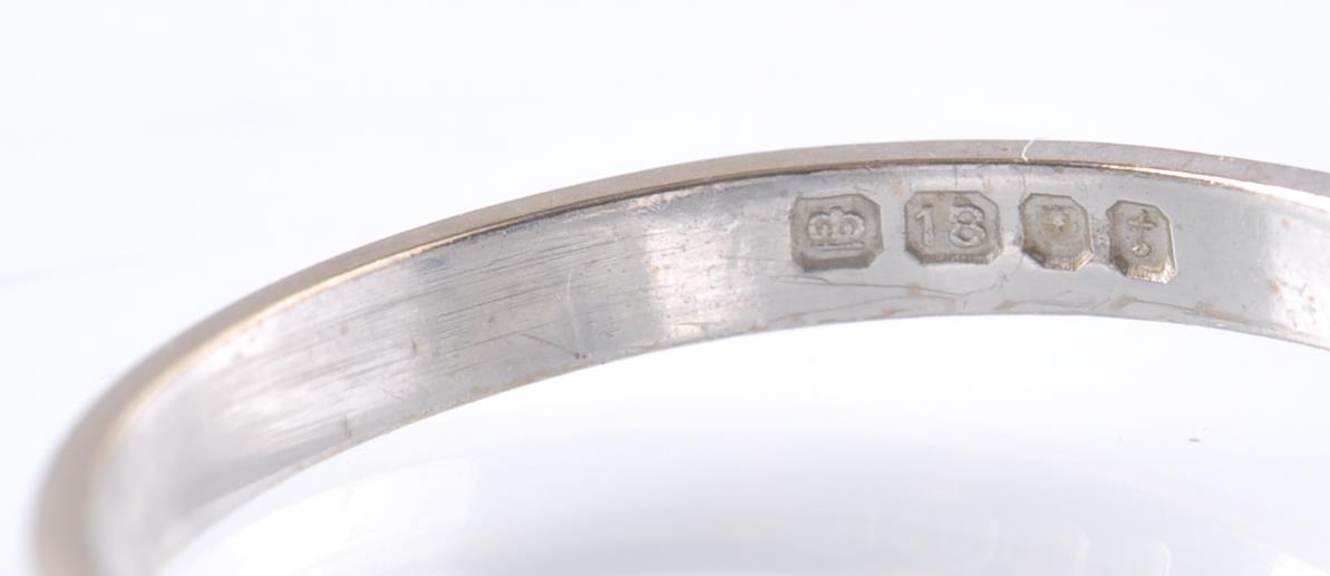 A HALLMARKED 18CT GOLD SAPPHIRE & DIAMOND RING - Image 5 of 5