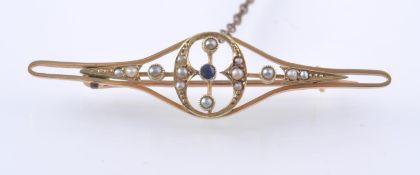 AN EARLY 20TH CENTURY EDWARDIAN 18CT GOLD BROOCH OF OPENWORK DESIGN