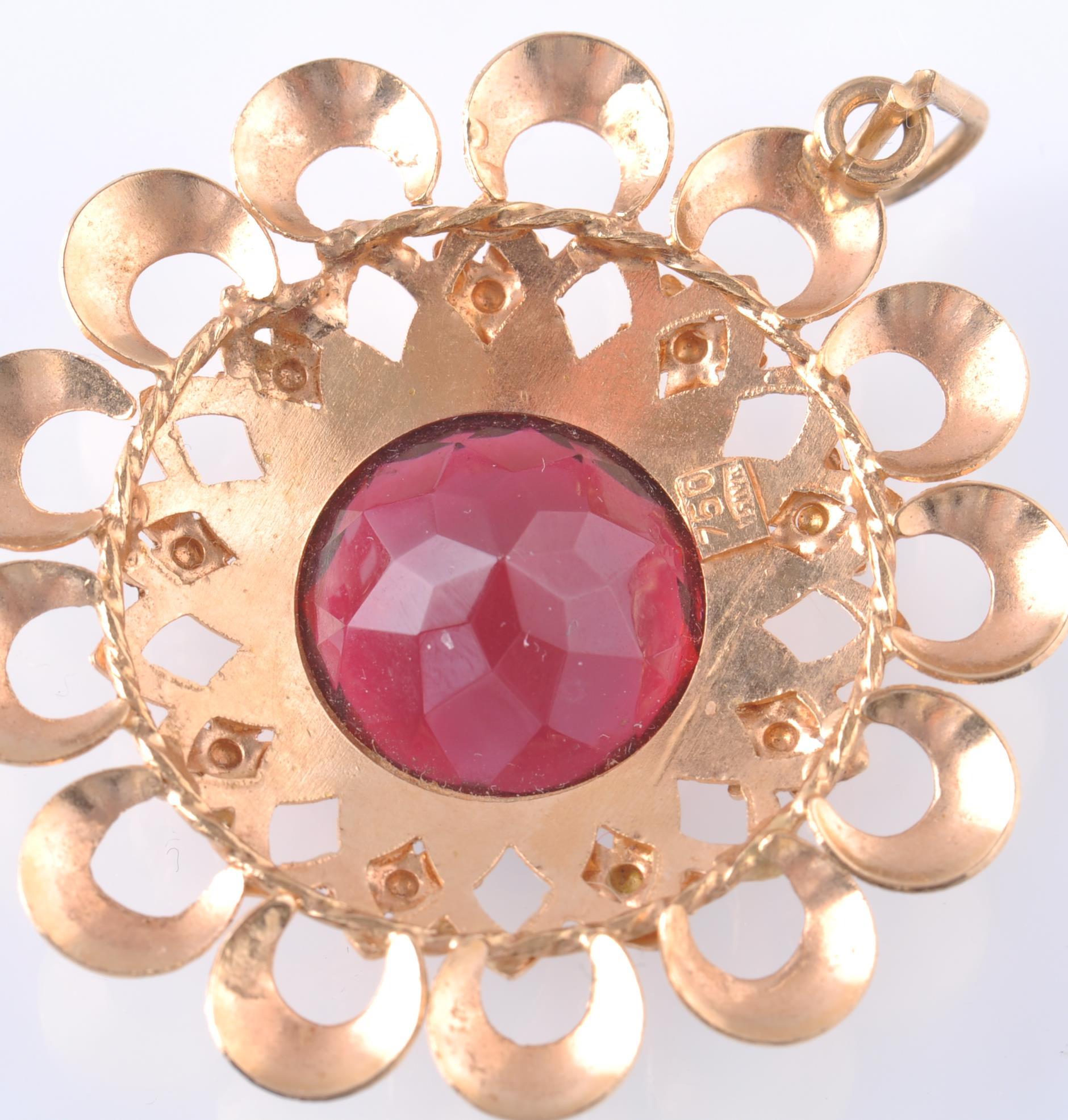 AN 18CT GOLD AND RED GEM SET PENDANT - Image 4 of 4