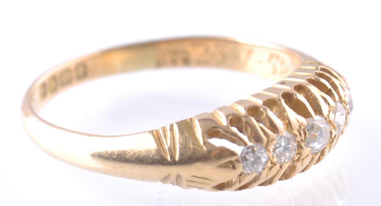 AN HALLMARKED 18CT GOLD AND DIAMOND 5 STONE RING - Image 3 of 5