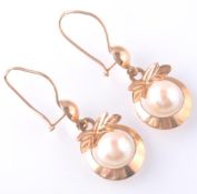 A PAIR OF 14CT GOLD AND PEARL DROP EARRINGS