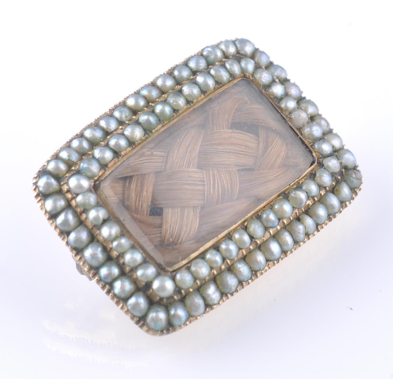 GEORGIAN GOLD SEED PEARL SET MOURNING BROOCH - Image 2 of 3