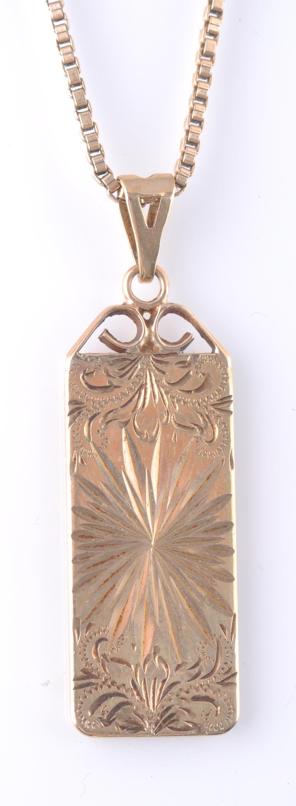 HALLMARKED 9CT GOLD BOX CHAIN AND INGOT STYLE PENDANT - Image 2 of 5