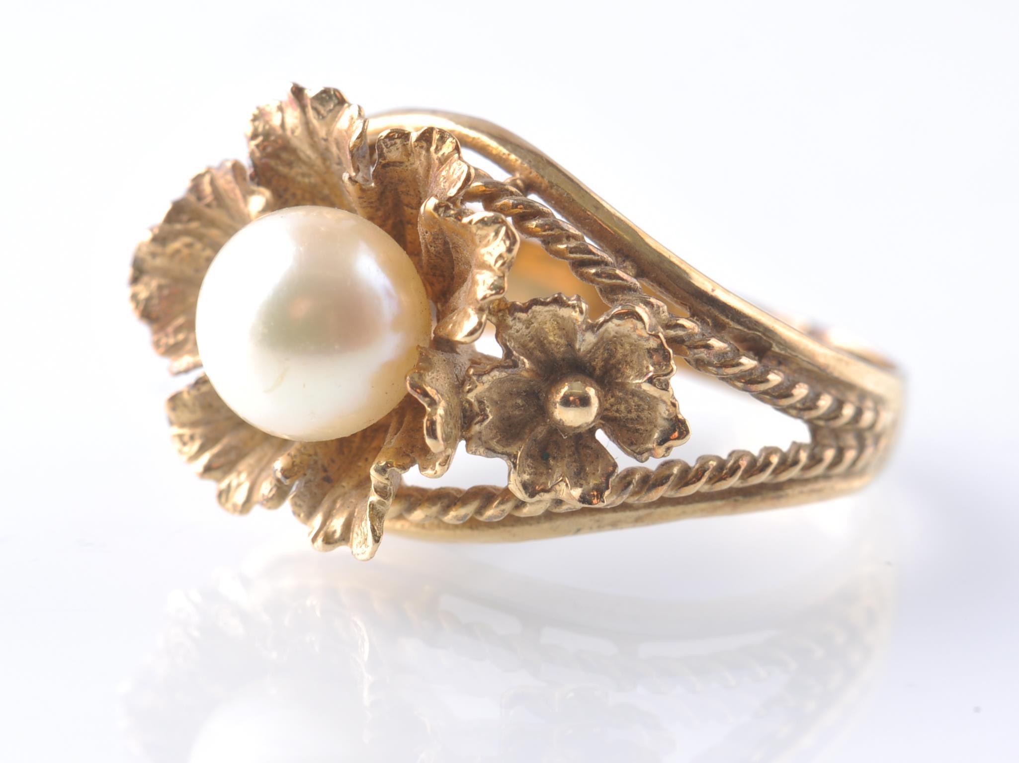 A 14CT GOLD AND PEARL RING - Image 4 of 5