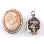 VICTORIAN 9CT GOLD ' IN MEMORY OF ' OVAL LOCKET