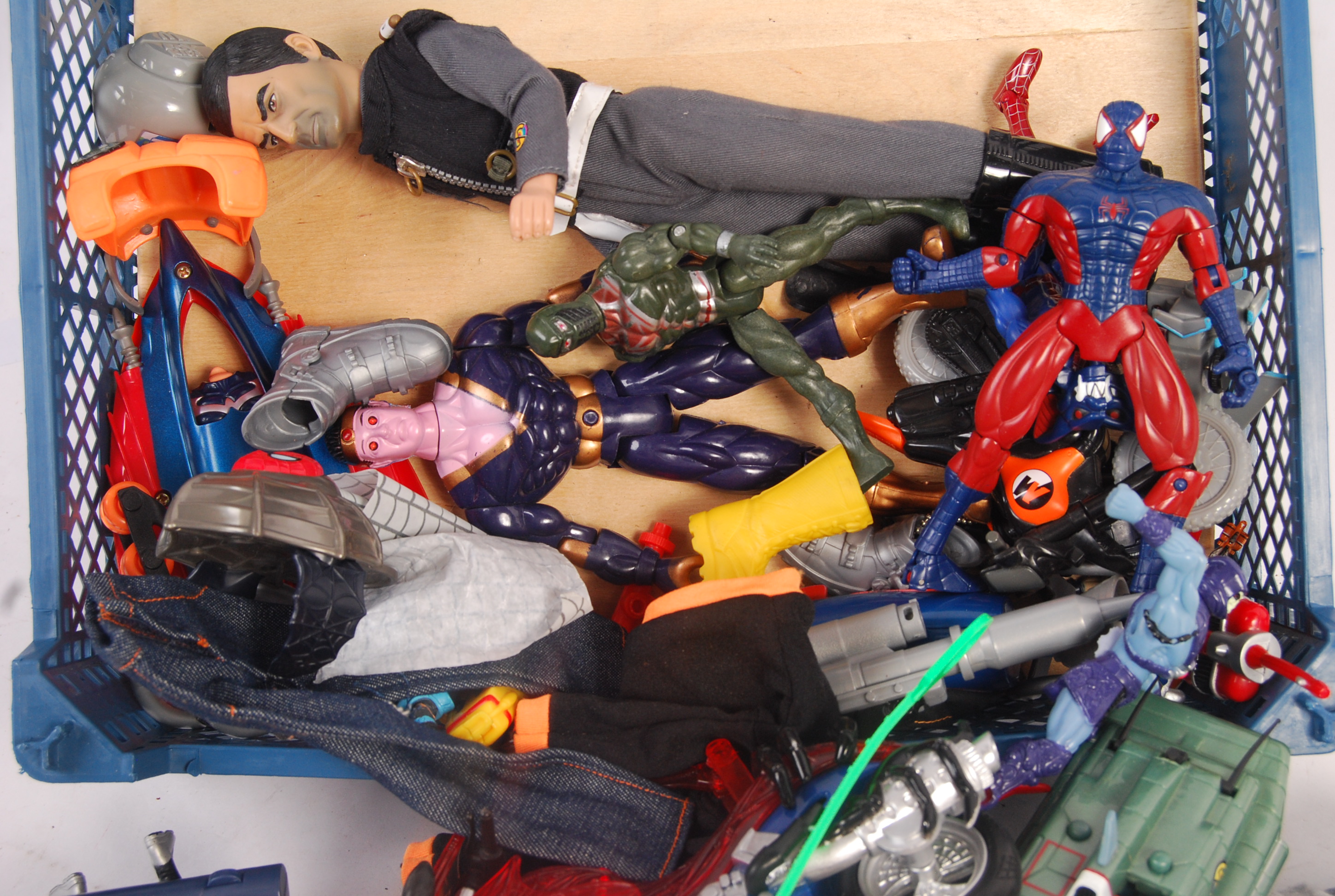 COLLECTION OF ASSORTED ACTION FIGURES - Image 3 of 3