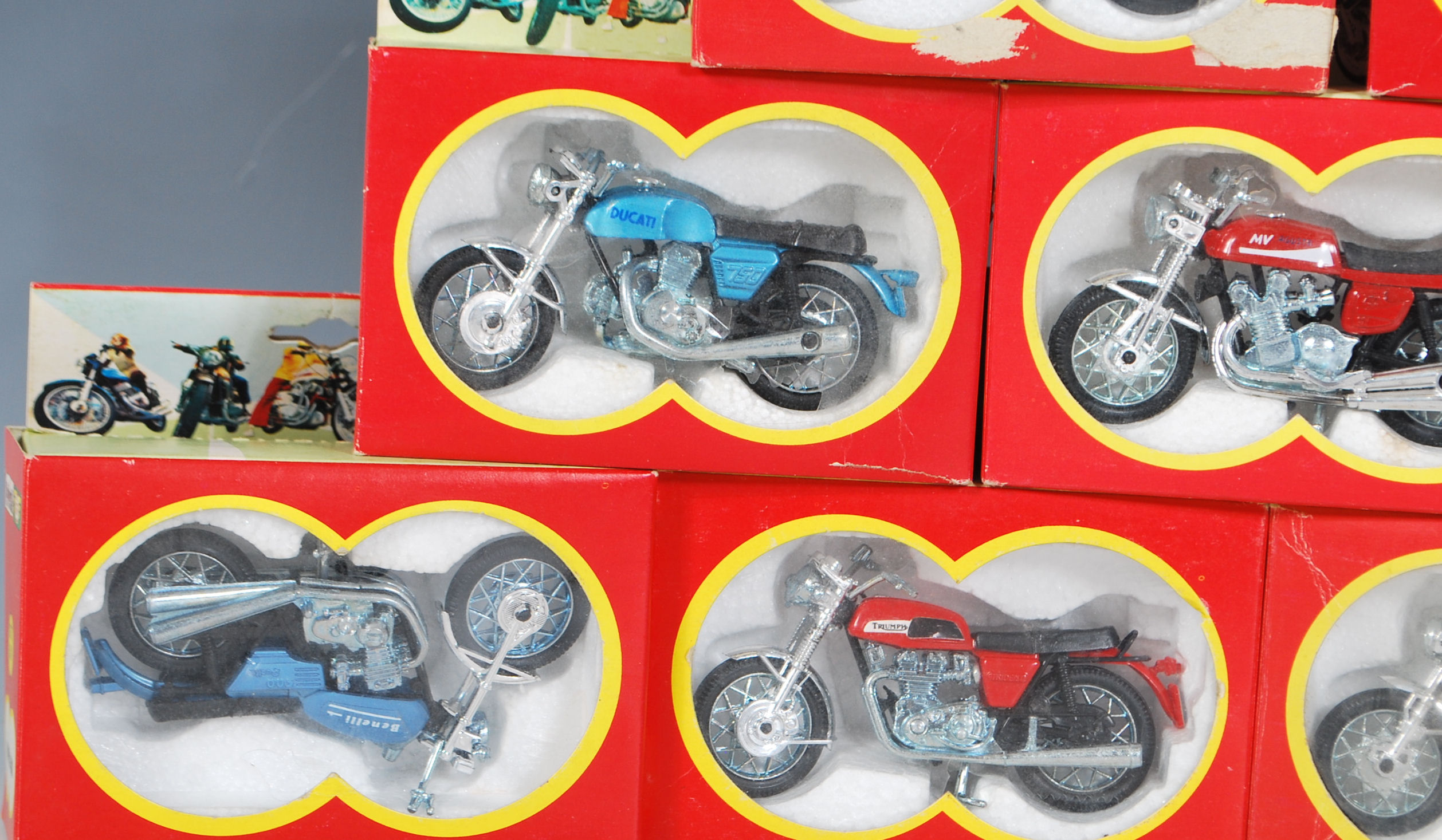 A GROUP OF NIN 1:24 SCALE MADEL BIKES BY POLISTIL CLUB 33 - Image 2 of 7