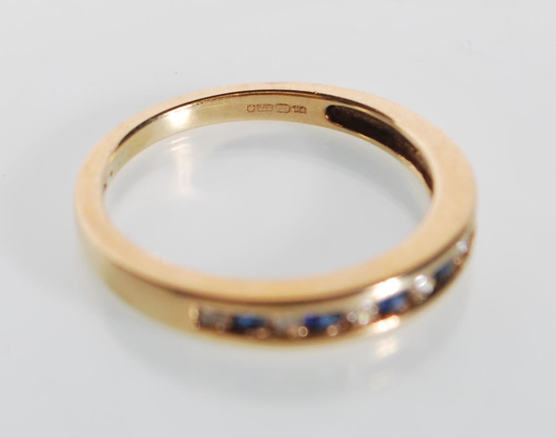 A stamped 9ct gold ring being channel set with alternate blue and white stones. Weight 2.3g. Size - Image 6 of 6