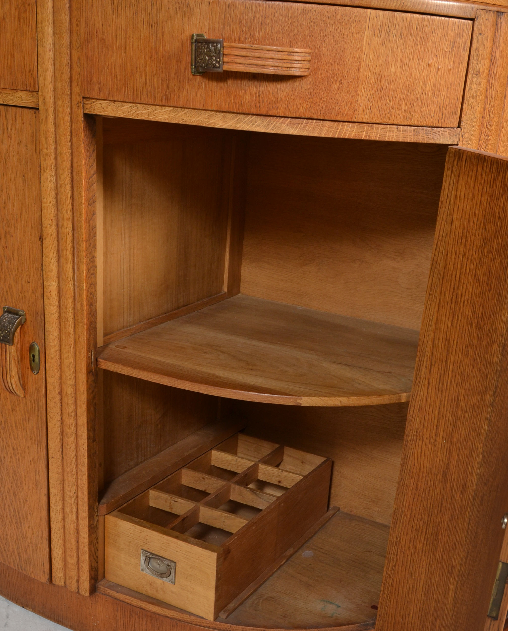 A 1930's Art Deco oak bow front sideboard / display cabinet. The twin bow front glass double door - Image 6 of 6