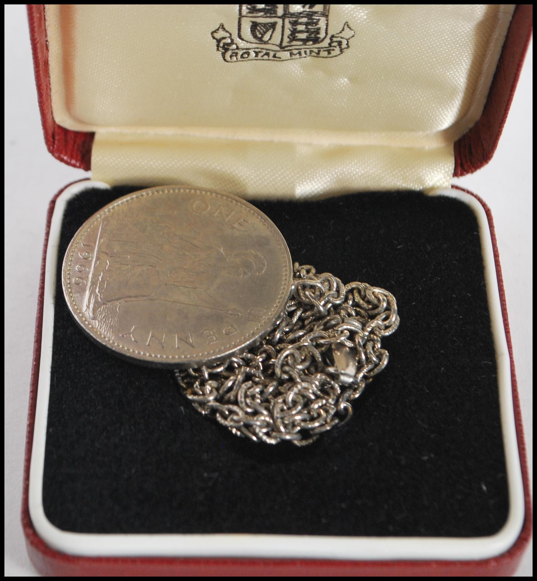 A collection of coins dating from the early 19th Century to include a George IV 1821 crown with - Image 4 of 6