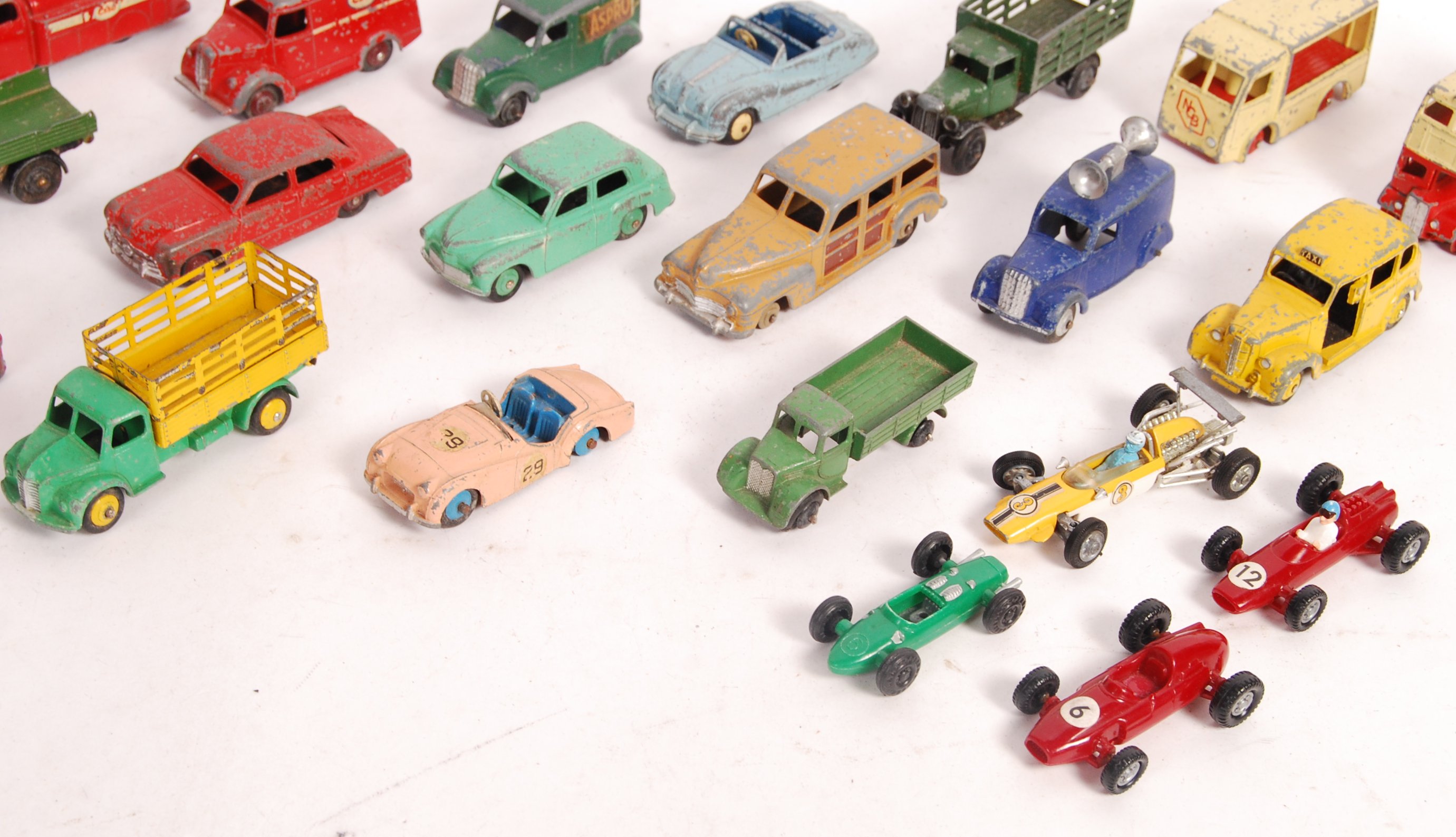 GOOD COLLECTION OF VINTAGE DINKY TOYS DIECAST MODELS - Image 6 of 6