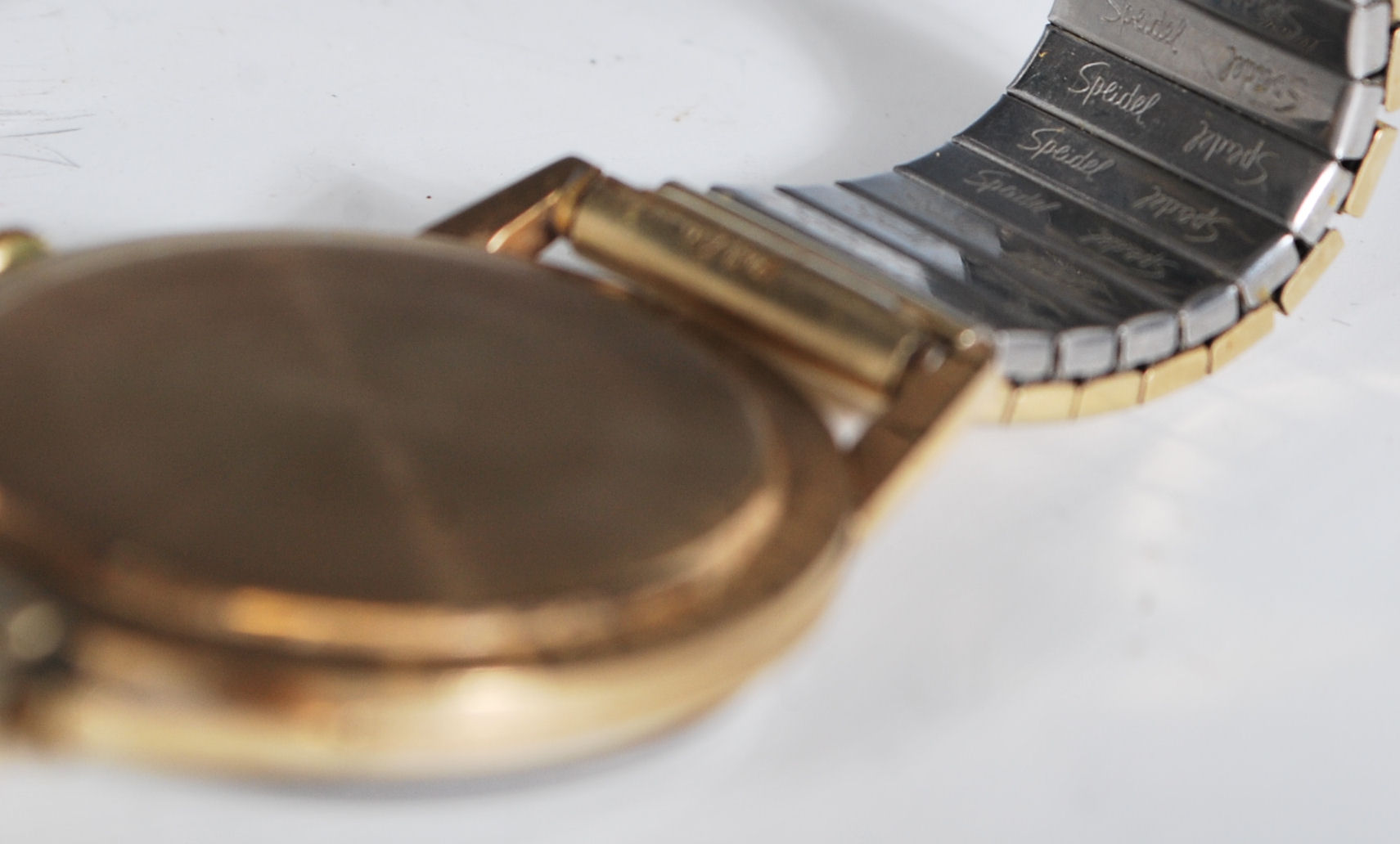 A vintage 9ct gold cased Everite wrist watch having a white enamelled face with arabic numerals to - Image 4 of 4