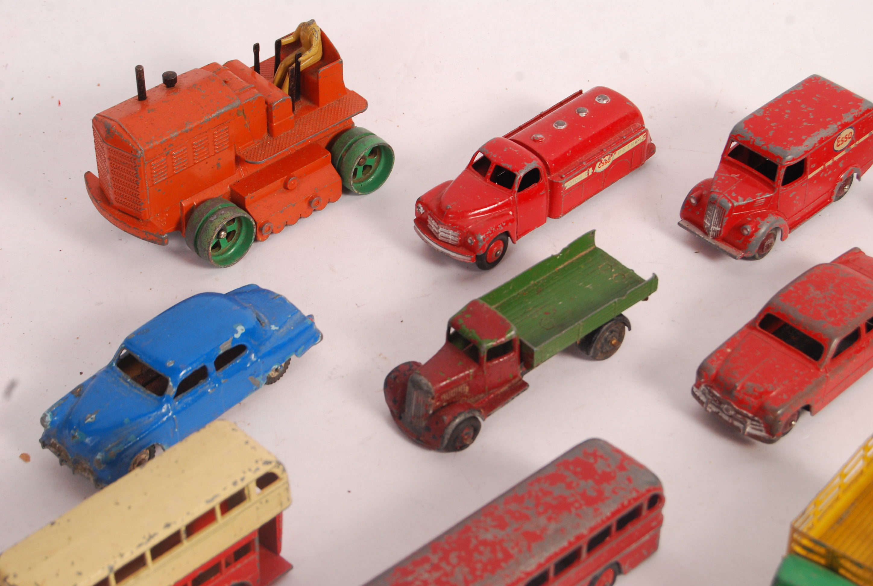 GOOD COLLECTION OF VINTAGE DINKY TOYS DIECAST MODELS - Image 4 of 6