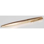 A hallmarked 9ct gold Parker ballpoint pen having engine turned decoration with arrow clip to the