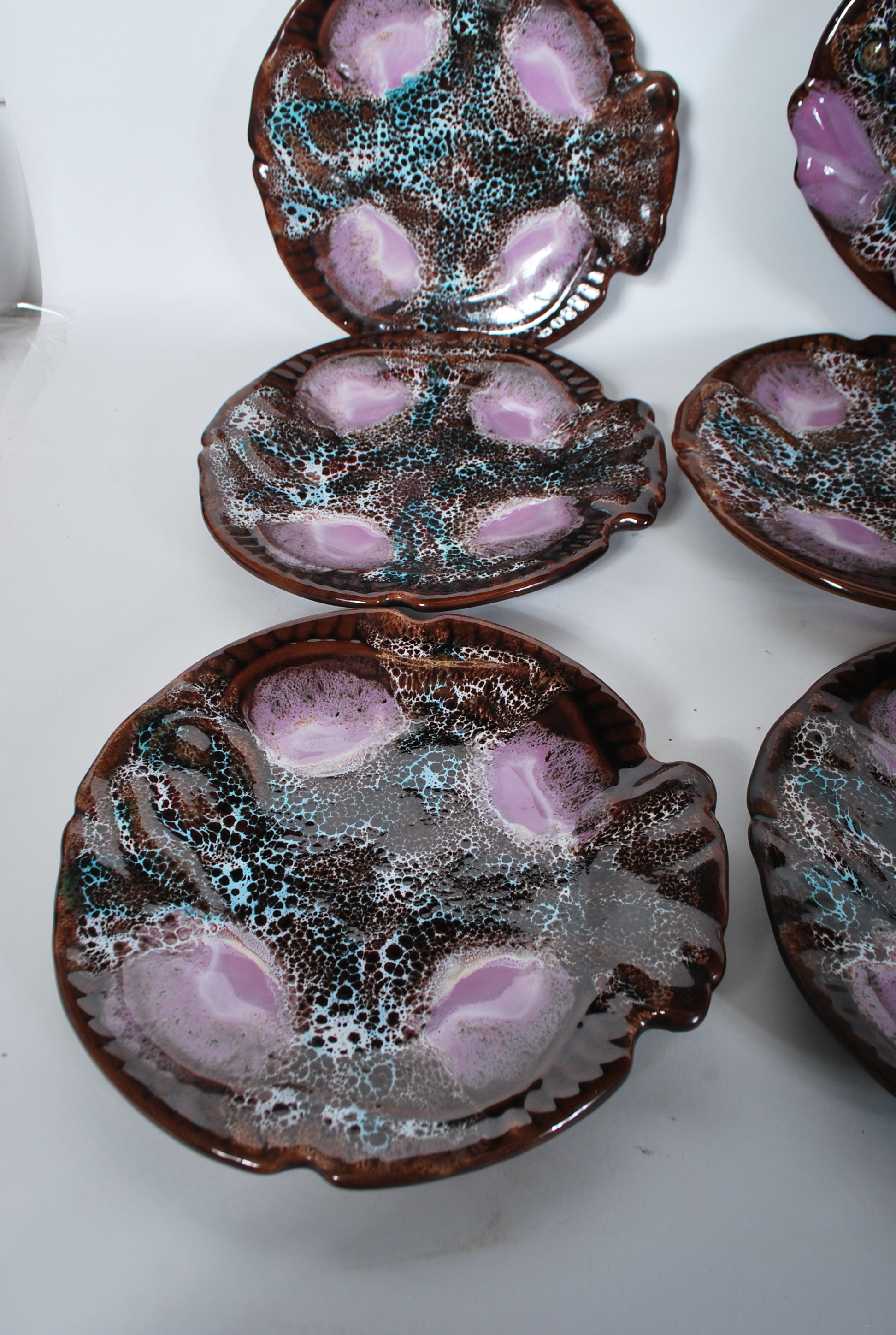 A set of twelve retro 20th Century pottery French oyster plates in the form of fish. Each plate - Image 4 of 9