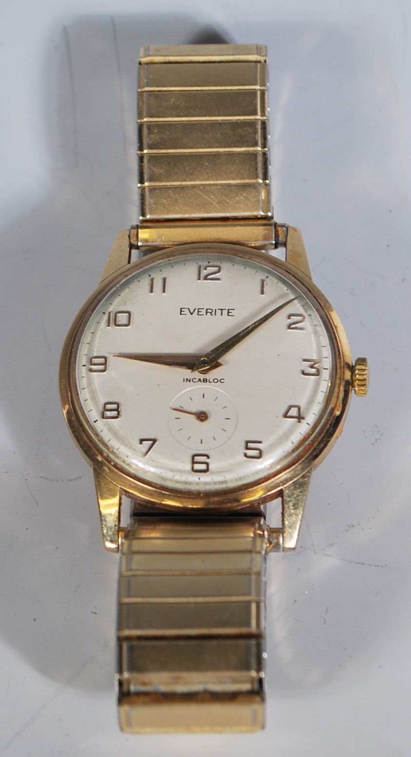 A vintage 9ct gold cased Everite wrist watch having a white enamelled face with arabic numerals to - Image 2 of 4