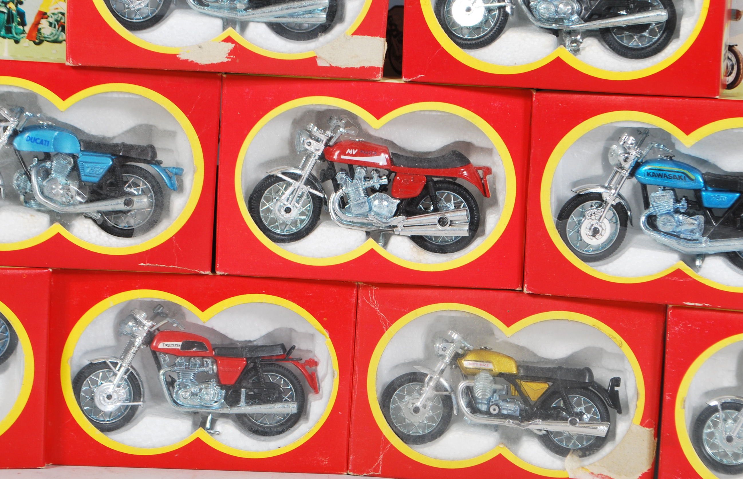 A GROUP OF NIN 1:24 SCALE MADEL BIKES BY POLISTIL CLUB 33 - Image 3 of 7