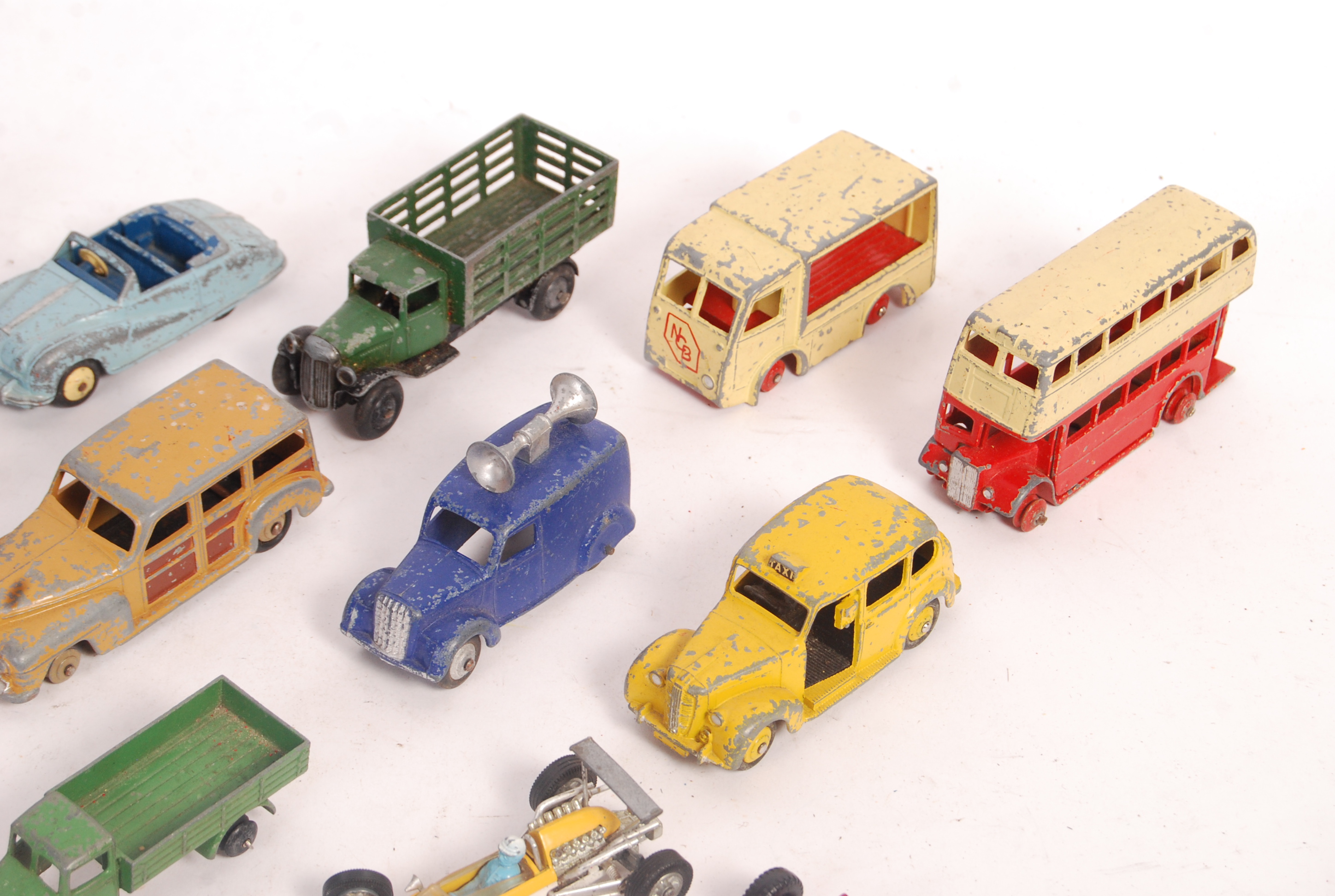 GOOD COLLECTION OF VINTAGE DINKY TOYS DIECAST MODELS - Image 2 of 6