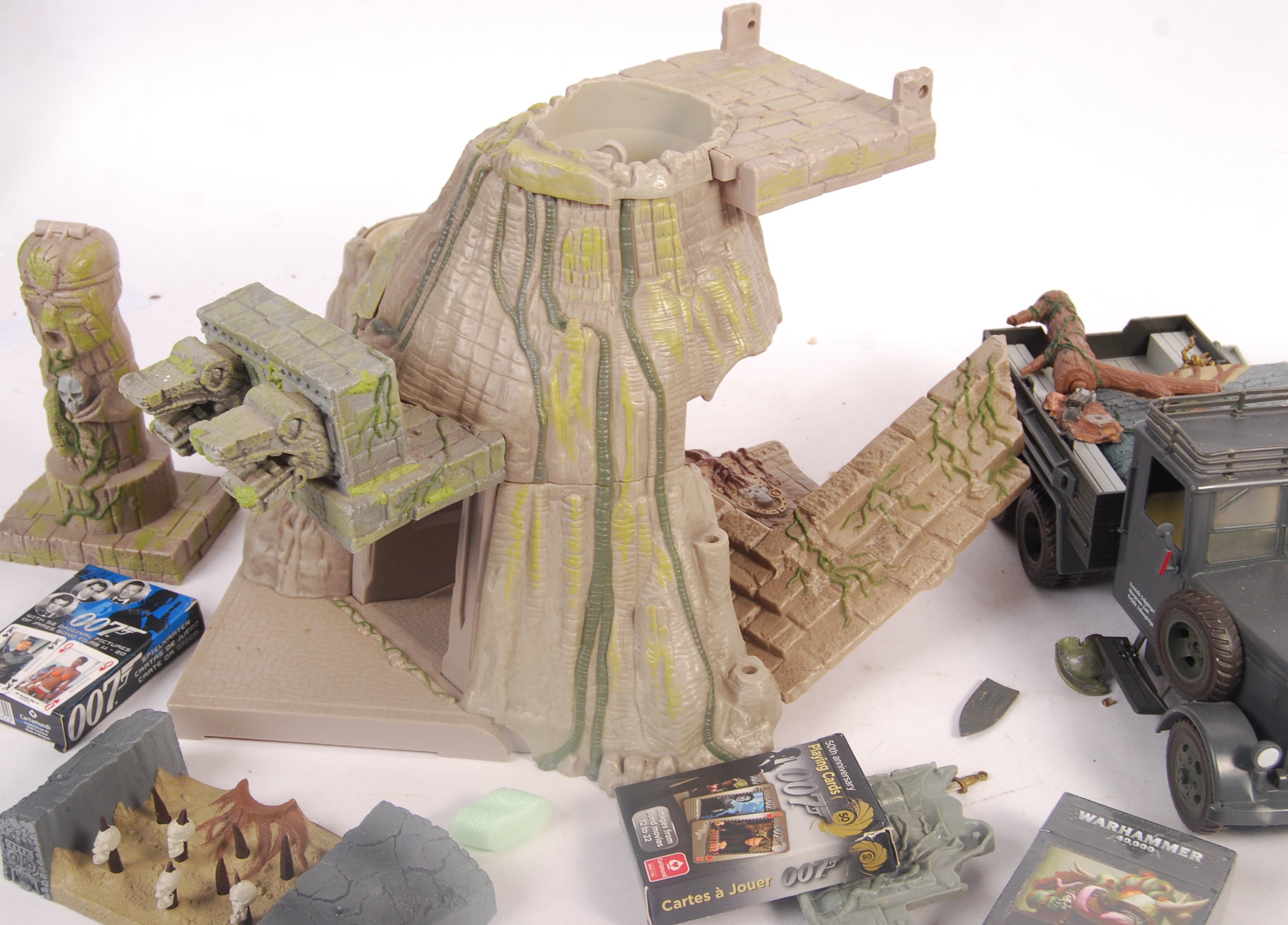 COLLECTION OF HASBRO INDIANA JONES PLAYSETS - Image 3 of 3