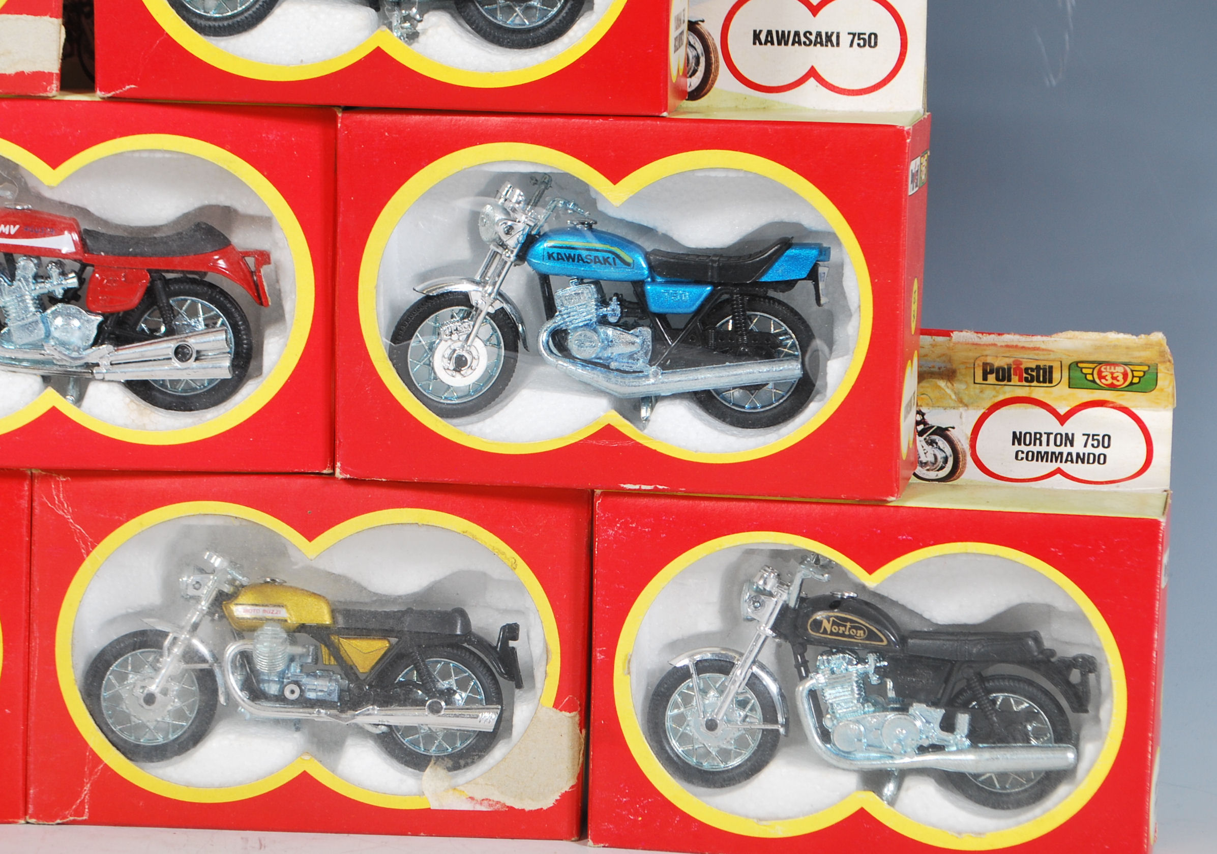 A GROUP OF NIN 1:24 SCALE MADEL BIKES BY POLISTIL CLUB 33 - Image 4 of 7