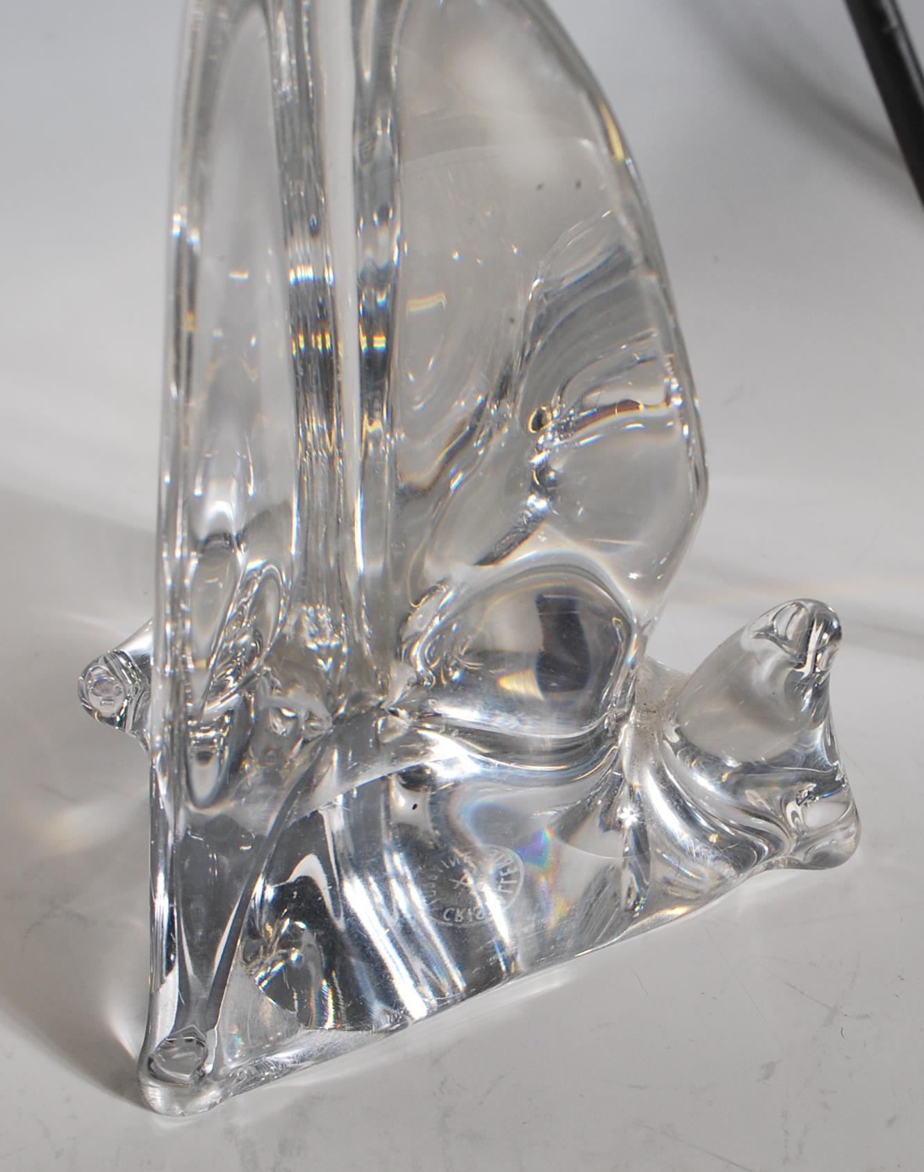 Cristallerie Lorraine France- A 20th Century clear glass table lamp of triangular form having - Image 4 of 6