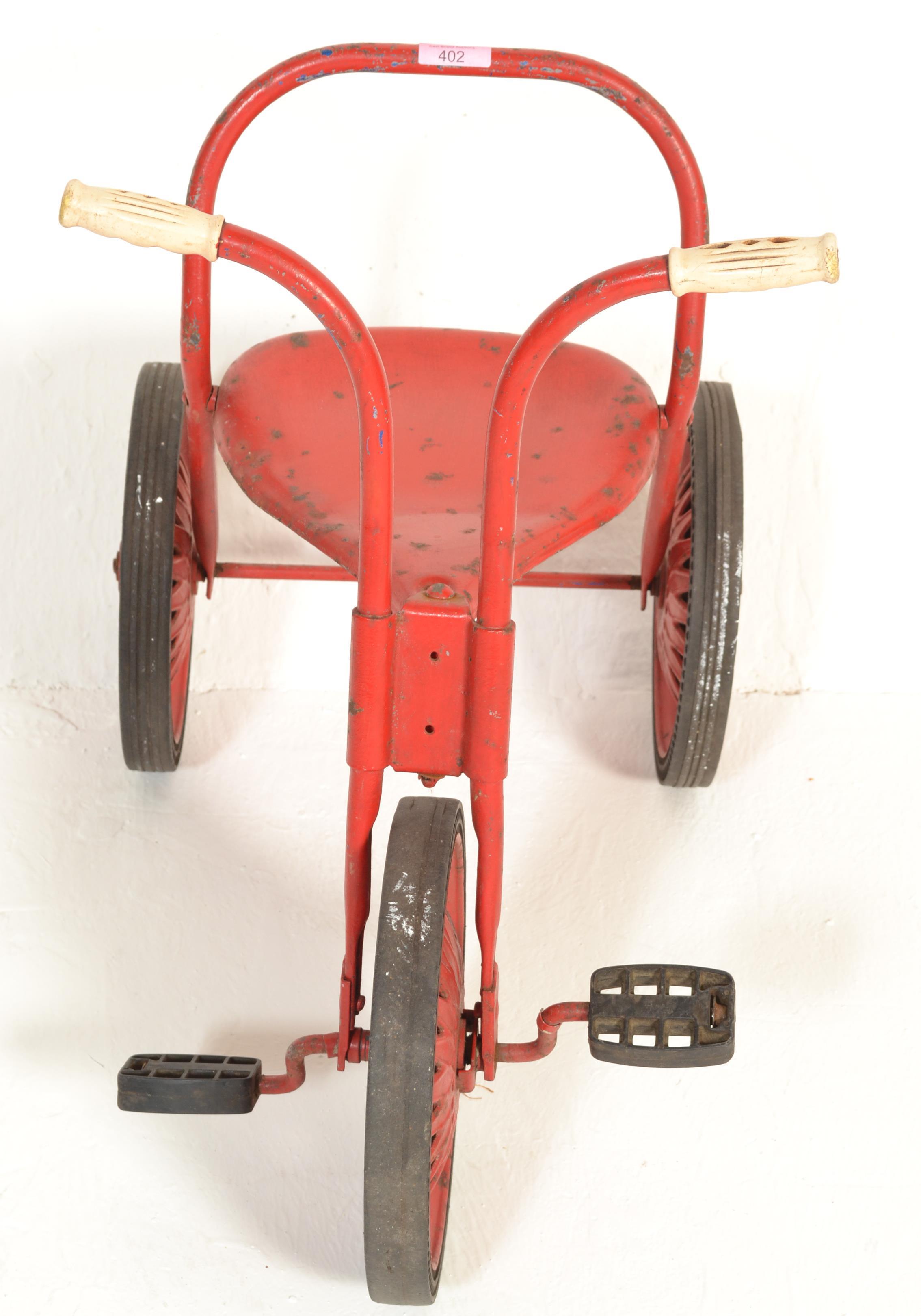 A VINTAGE TRI-ANG RIDE ALONG CHILD'S TRIKE WITH SOLID RUBBER TYRES - Image 3 of 5