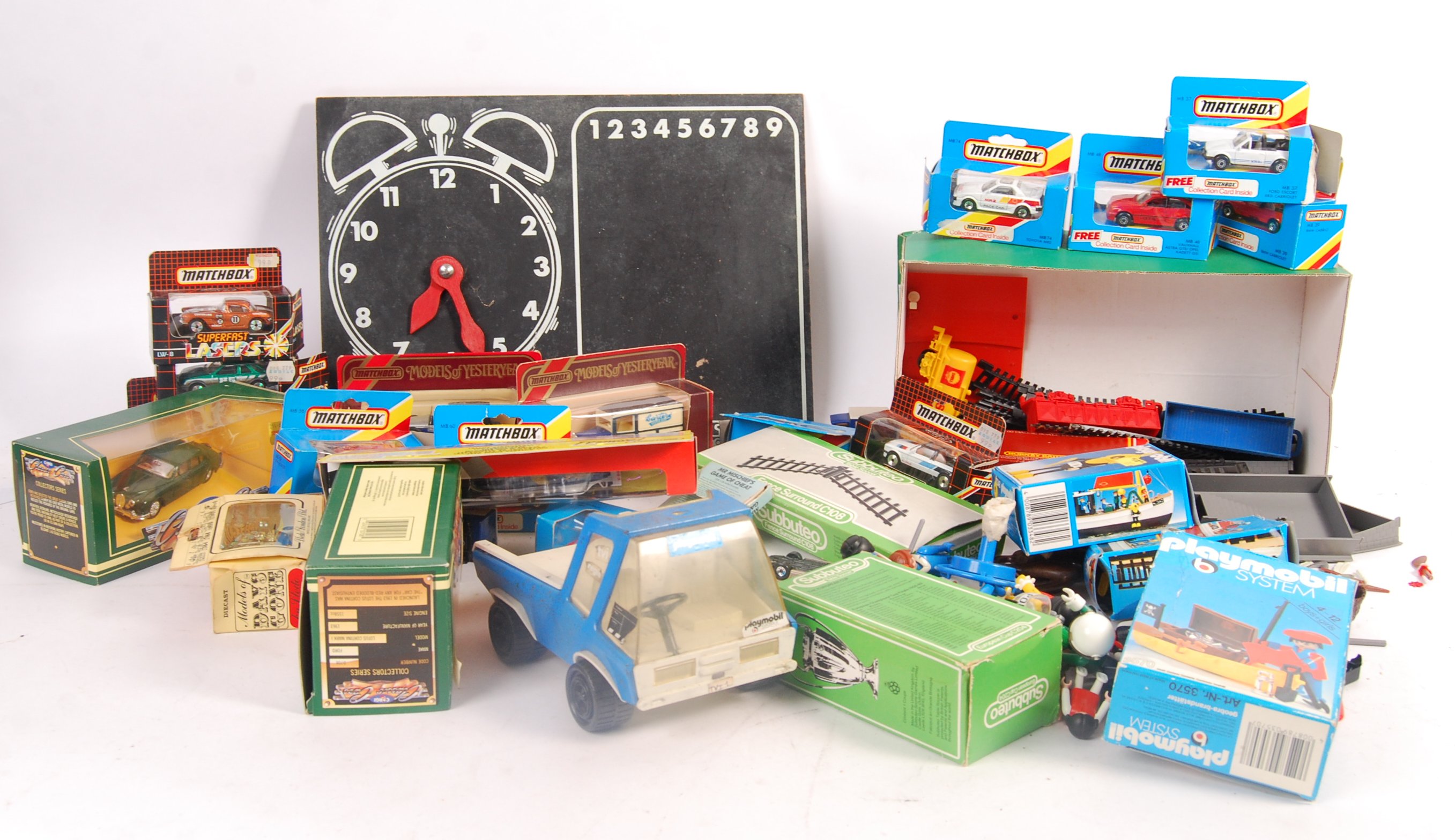 GOOD COLLECTION OF ASSORTED TOYS AND GAMES