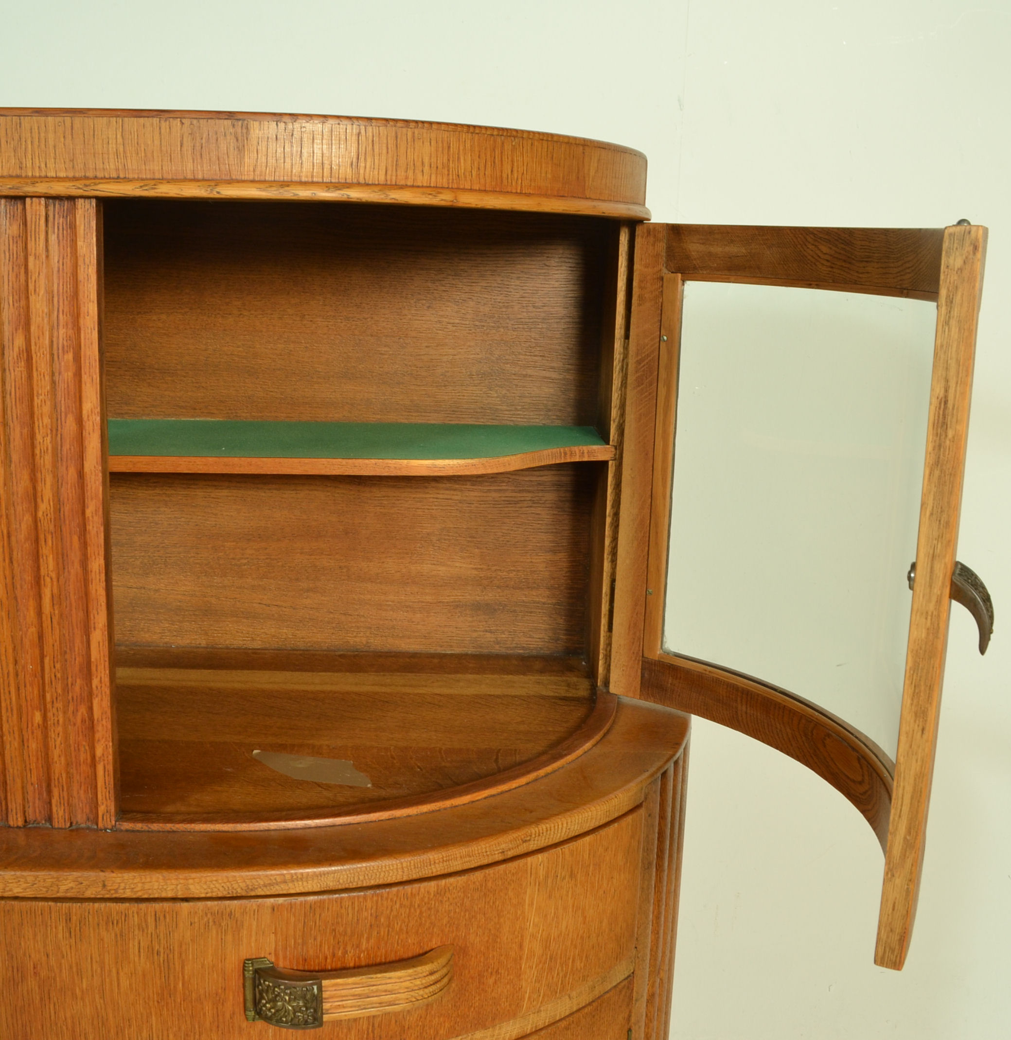 A 1930's Art Deco oak bow front sideboard / display cabinet. The twin bow front glass double door - Image 3 of 6