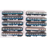 COLLECTION OF 00 GAUGE MODEL RAILWAY TRAINSET COAC