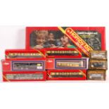 GOOD COLLECTION OF ASSORTED 00 GAUGE MODEL RAILWAY ITEMS