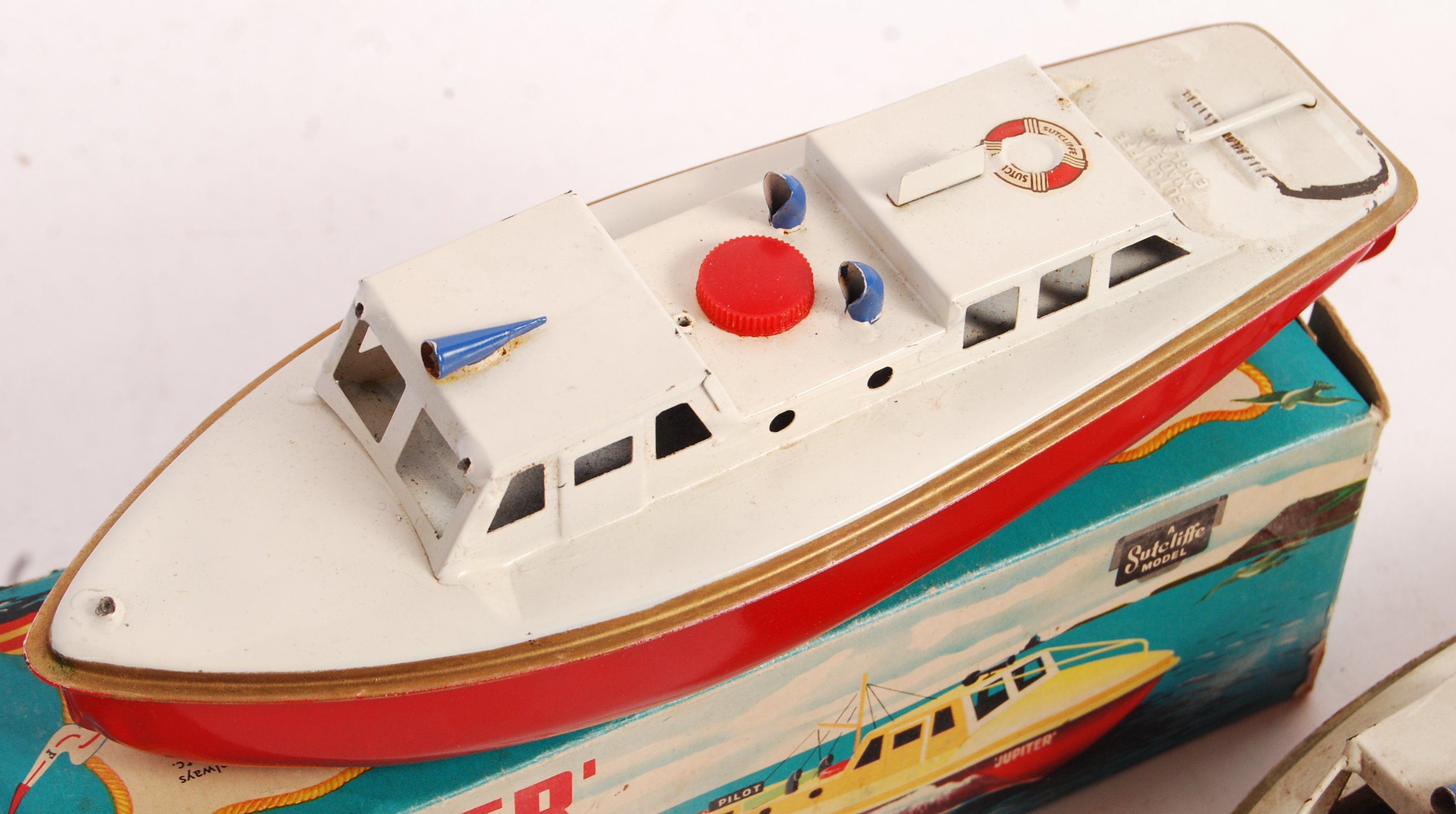 TWO VINTAGE SUTCLIFFE TINPLATE CLOCKWORK MODEL BOATS - Image 2 of 6