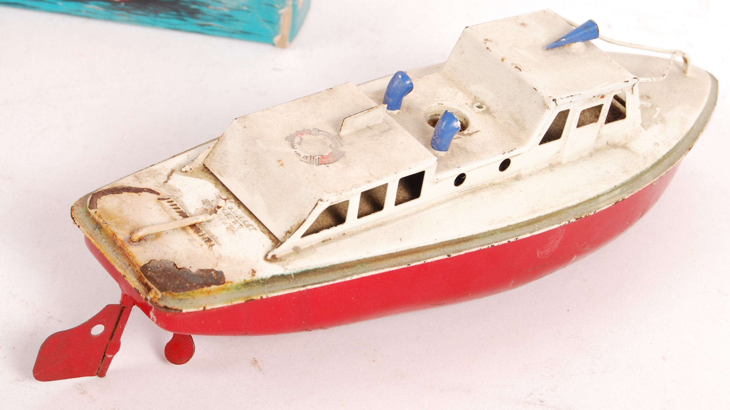 TWO VINTAGE SUTCLIFFE TINPLATE CLOCKWORK MODEL BOATS - Image 4 of 6