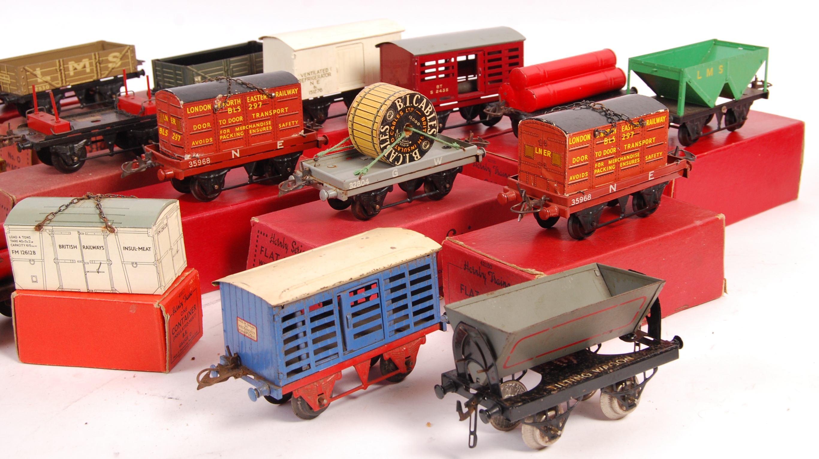 ASSORTED HORNBY 0 GAUGE MODEL RAILWAY TRAINSET ROLLING STOCK - Image 2 of 5