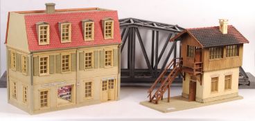 COLLECTION OF VINTAGE G SCALE MODEL RAILWAY BUILDI