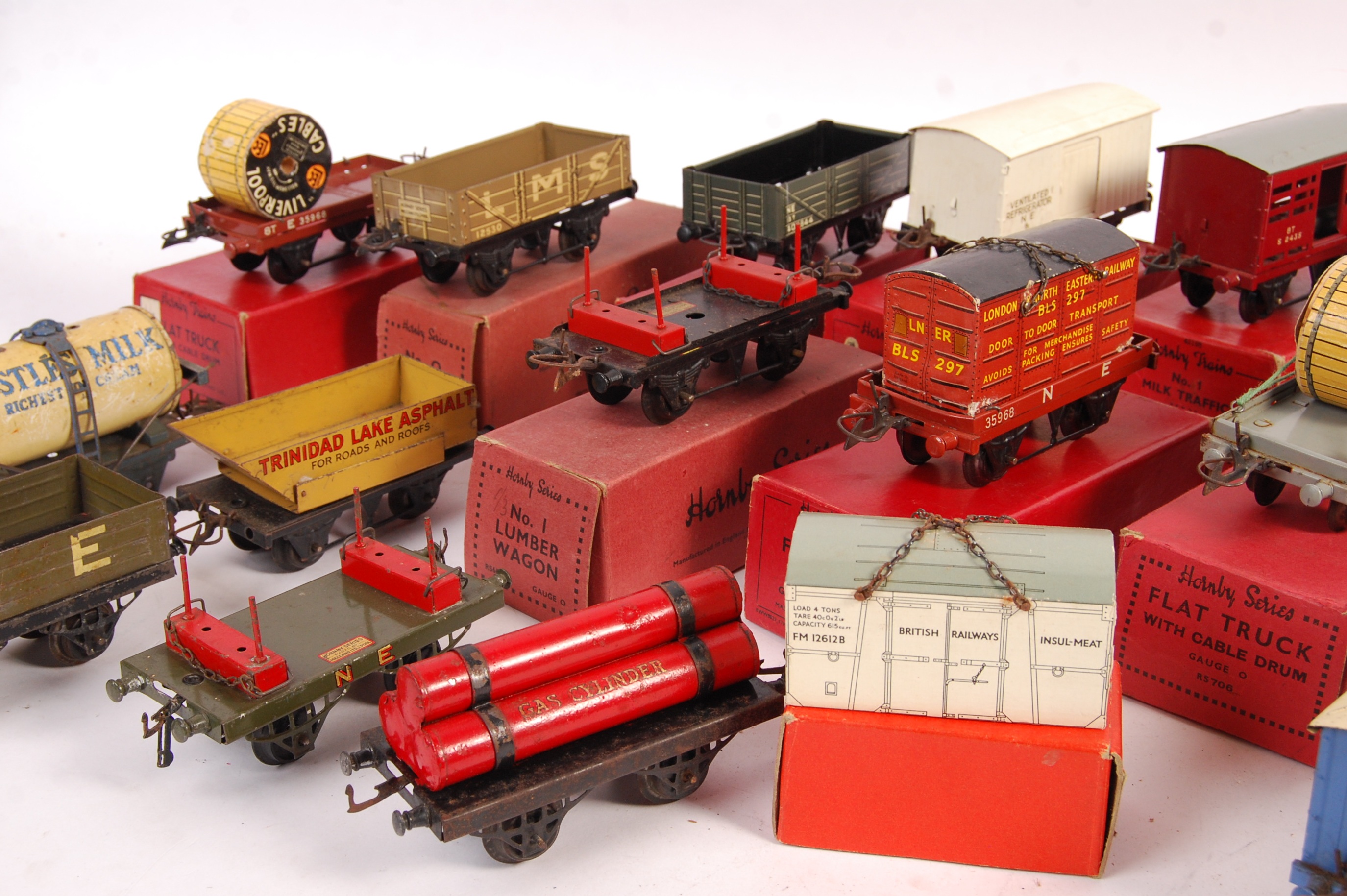 ASSORTED HORNBY 0 GAUGE MODEL RAILWAY TRAINSET ROLLING STOCK - Image 5 of 5