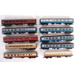 ASSORTED 00 GAUGE MODEL RAILWAY TRAINSET COACHES