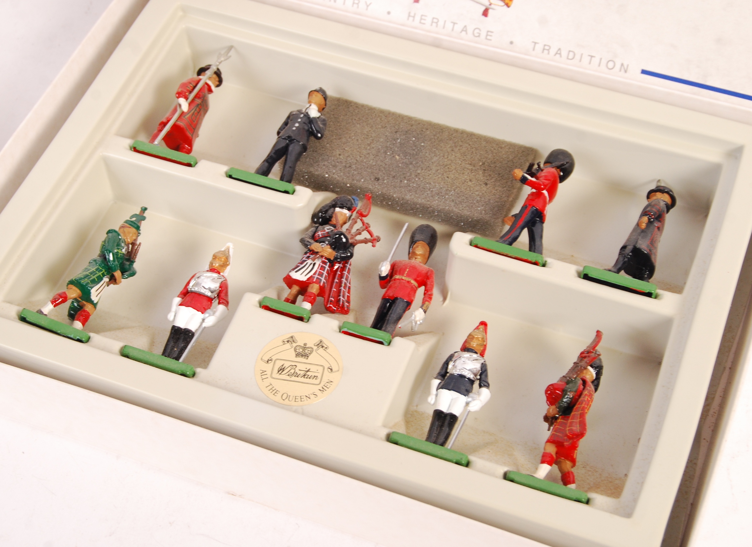 THE W. BRITAIN COLLECTION BRITAINS SCALE MODEL FIGURES - Image 2 of 3