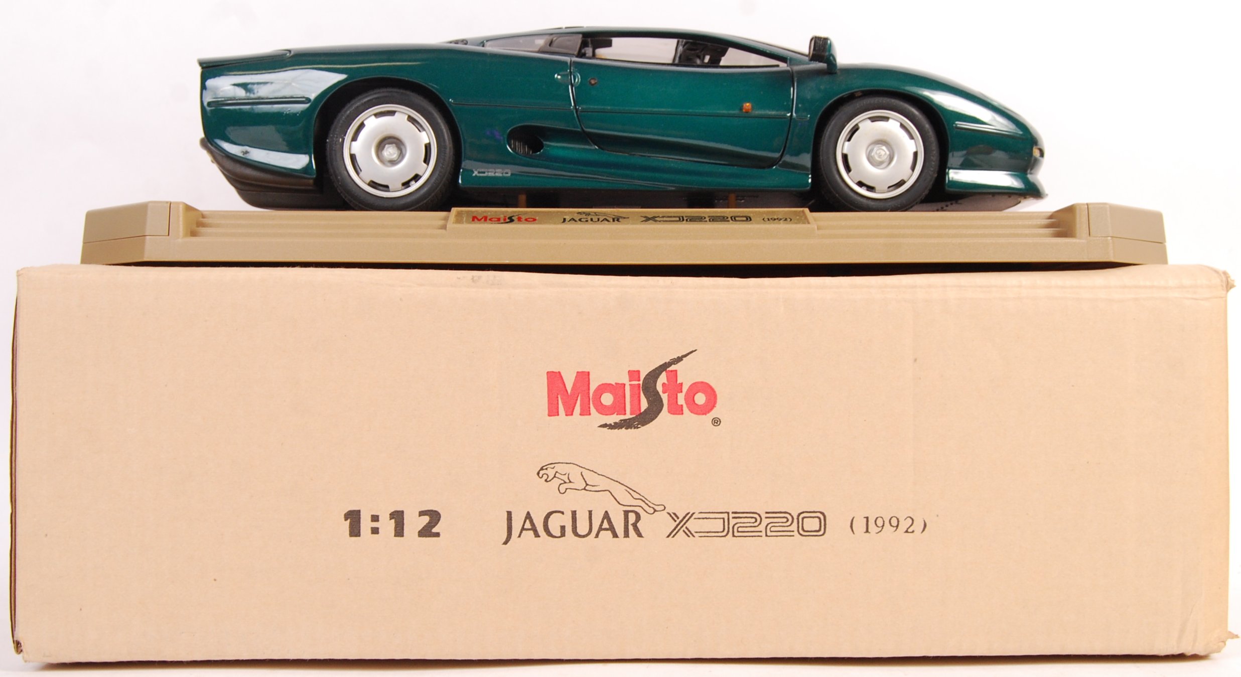 ORIGINAL MAISTO 1/12 SCALE DIECAST MODEL JAGUAR XJ220