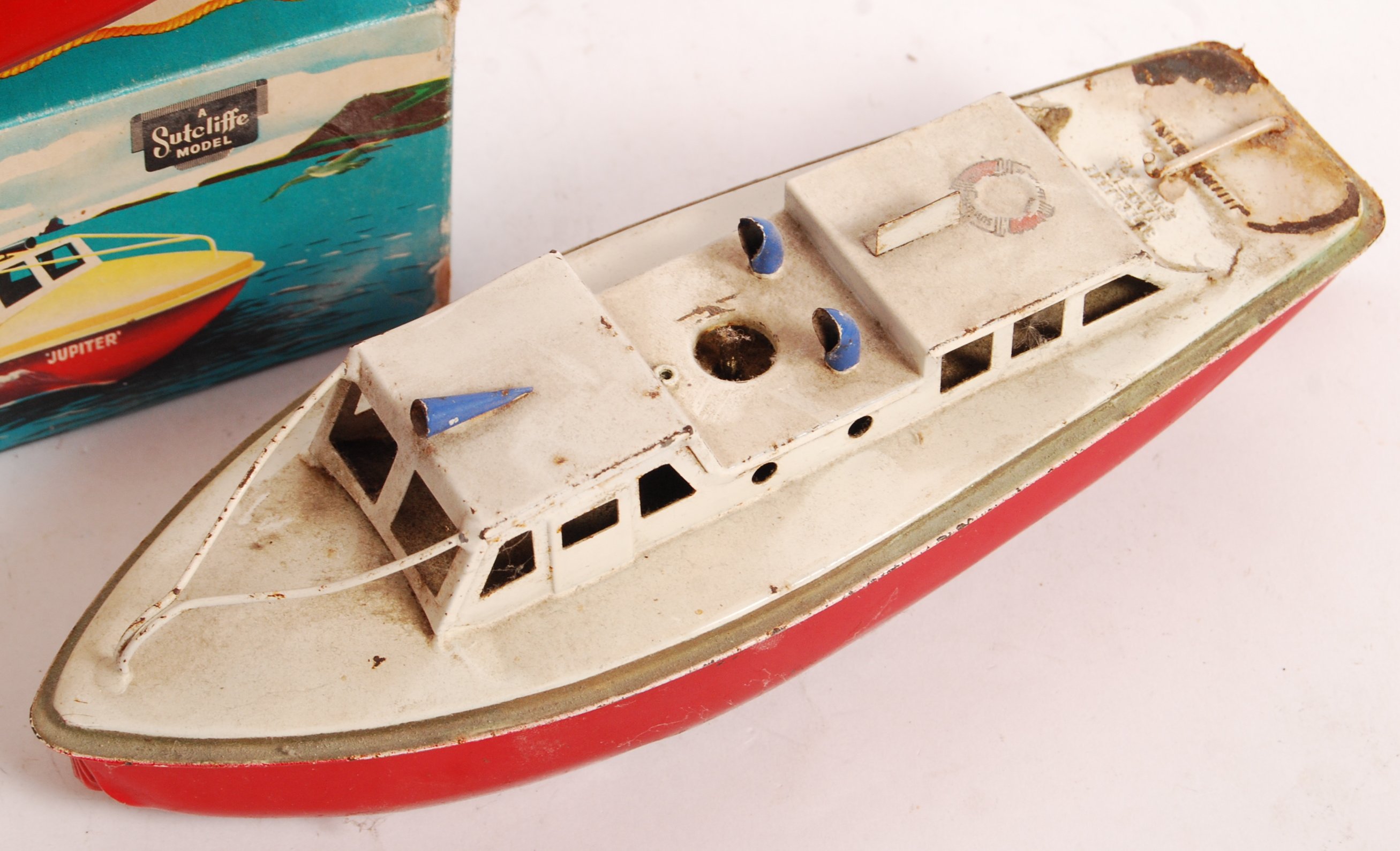 TWO VINTAGE SUTCLIFFE TINPLATE CLOCKWORK MODEL BOATS - Image 3 of 6